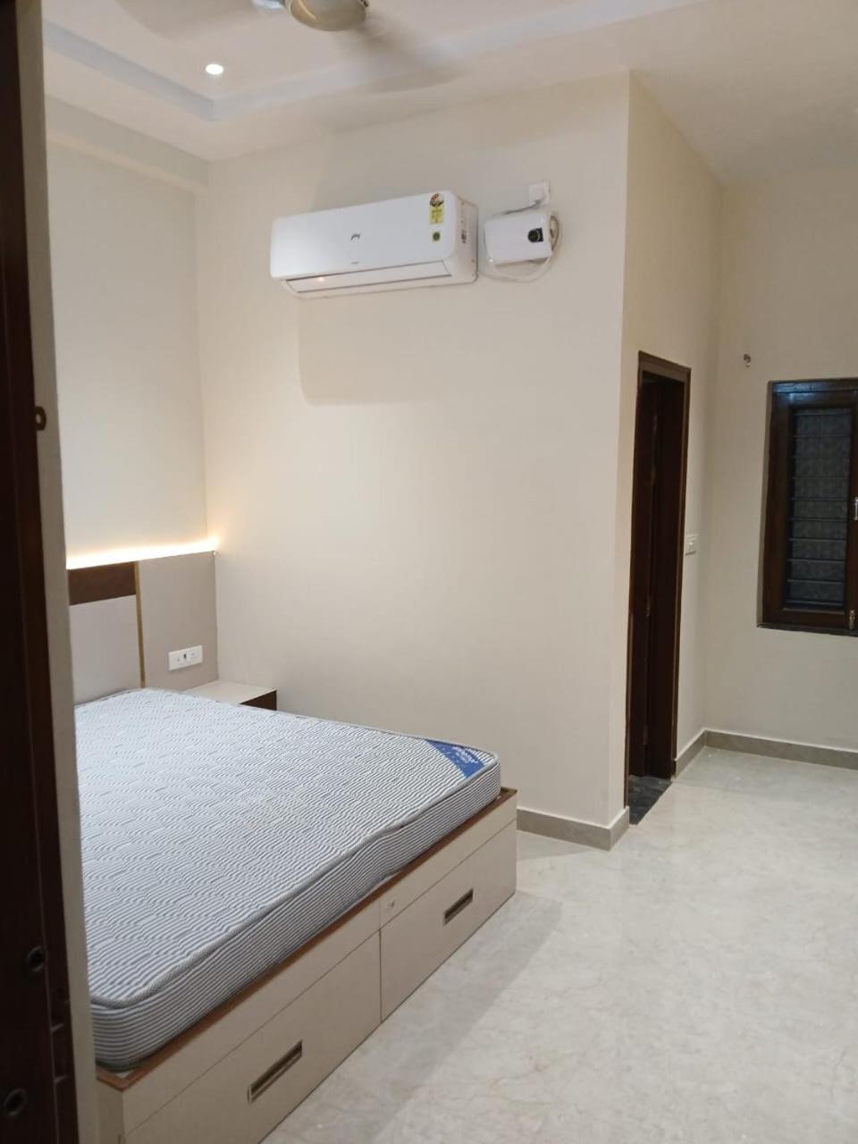 Hotel Jaipur In, Jatipura Parikrama Marg Near Mukharvind Temple Govardhan Eksteriør billede